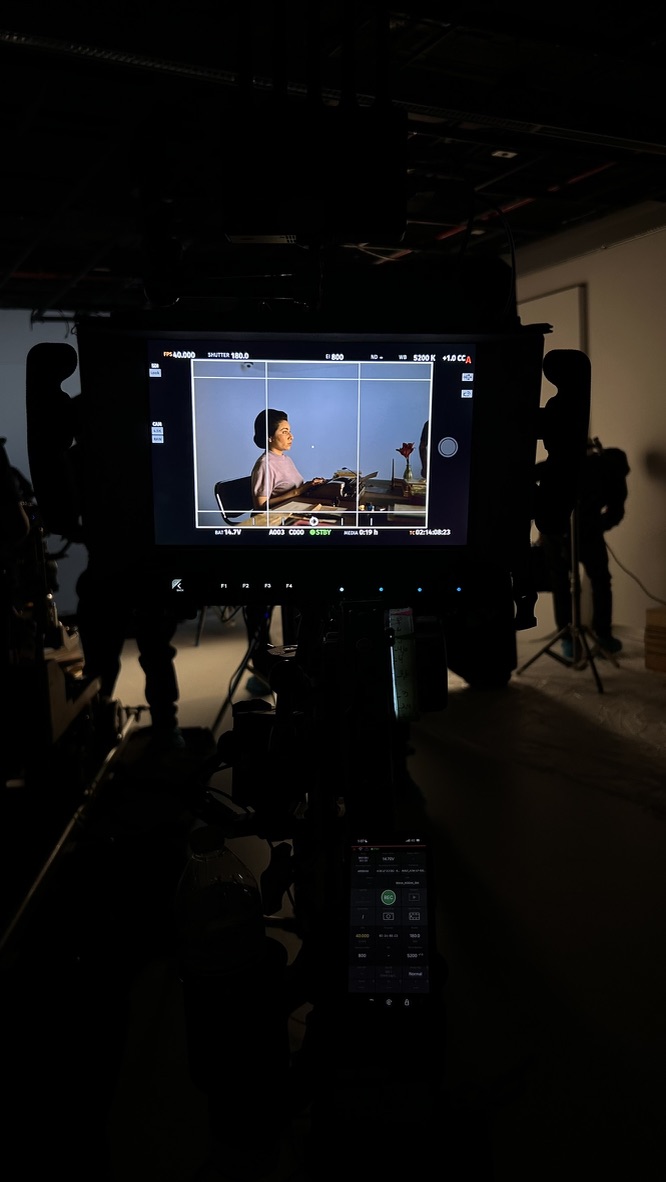 Decoración de set para comercial de BANXICO, dirección de arte por Dayanara Gio